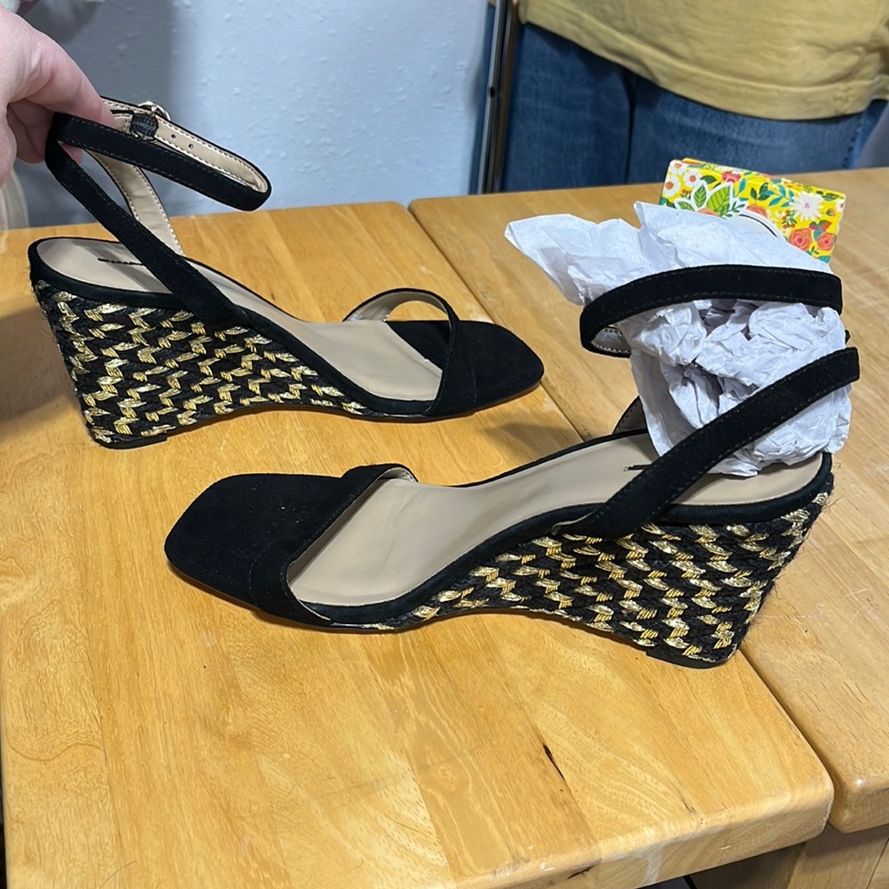 Ann Taylor black and gold wedge strappy ankle